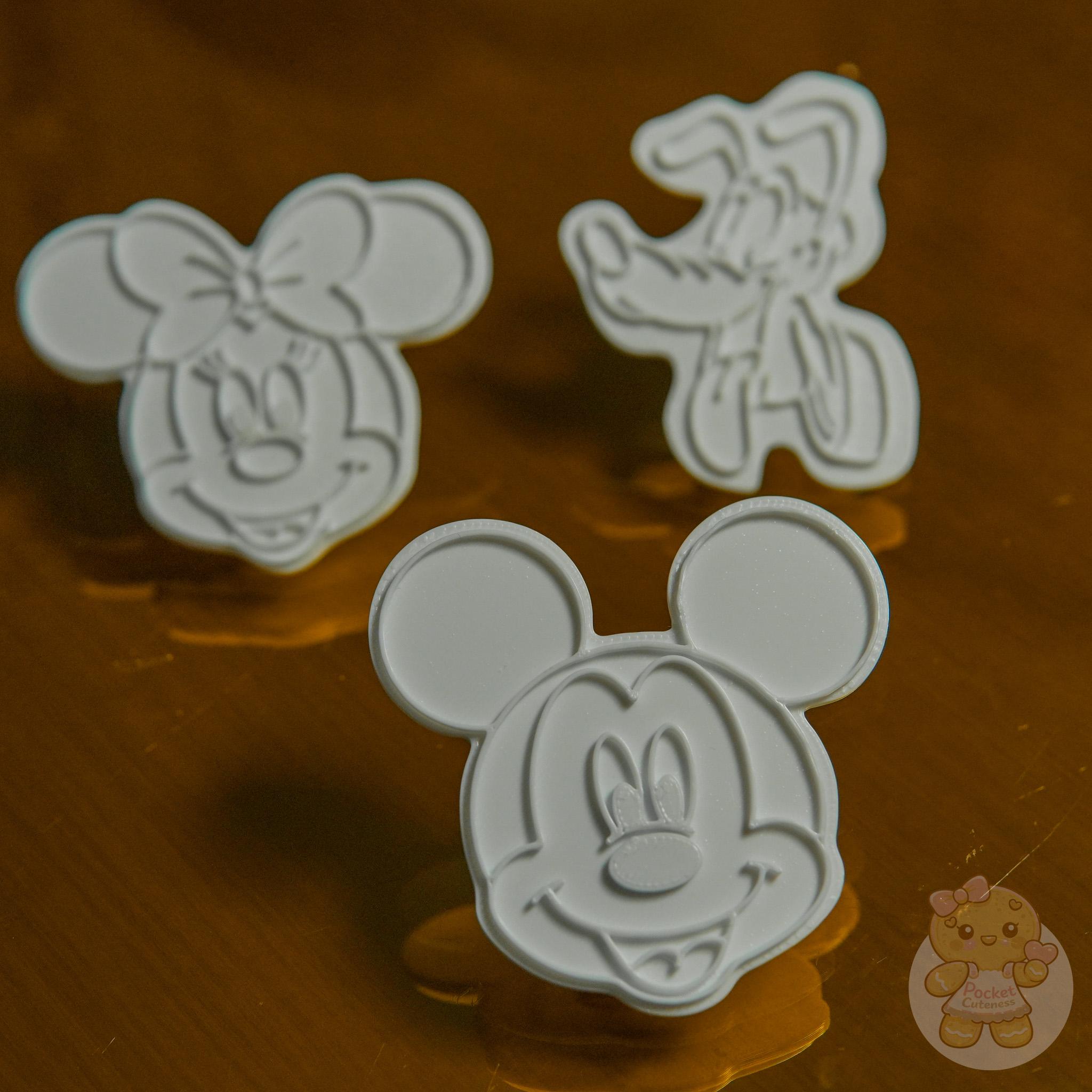 Kit  Com 3 Cortadores de Biscoito Mickey, Minnie e Pluto