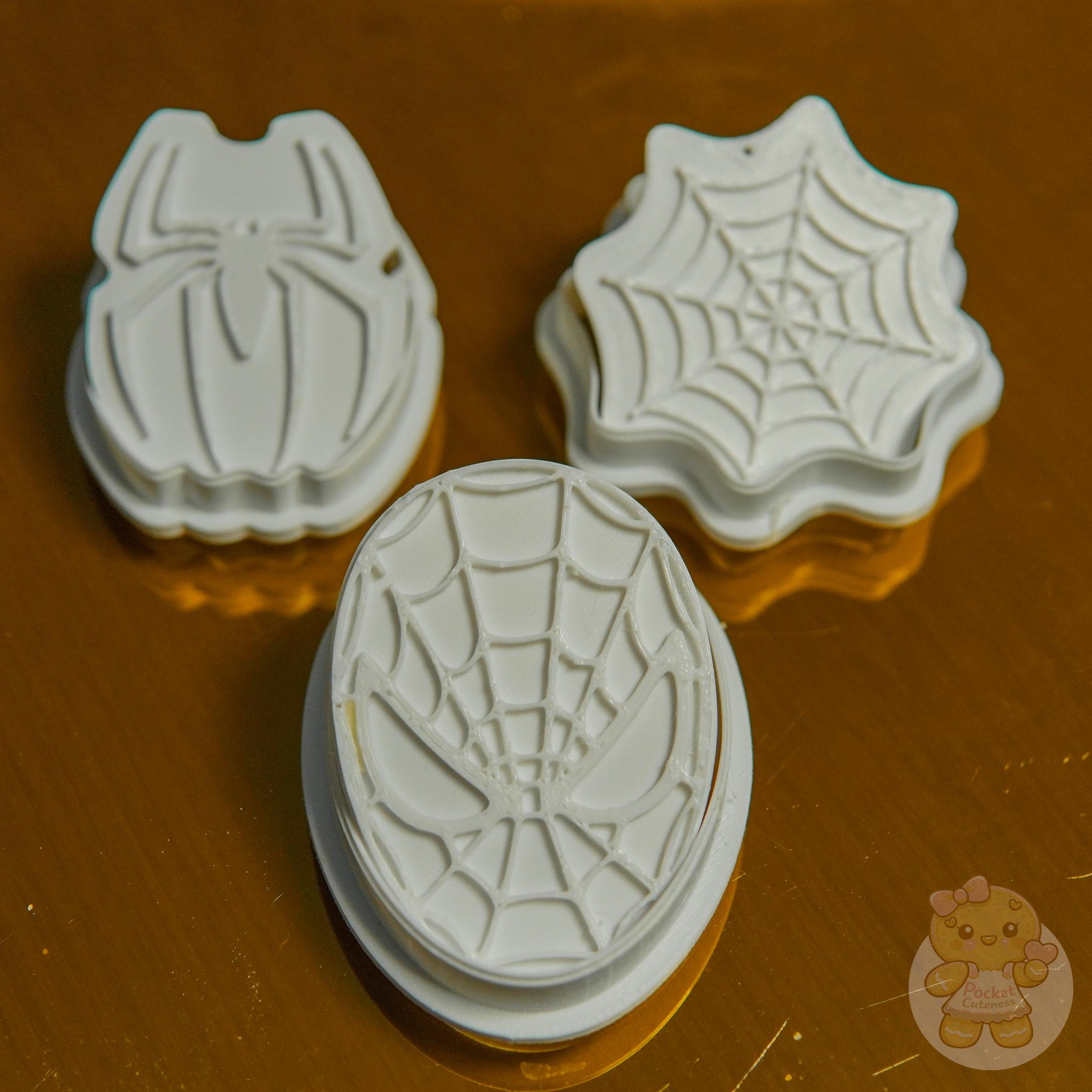 Kit  Com 3 Cortadores de Biscoito Homem-Aranha